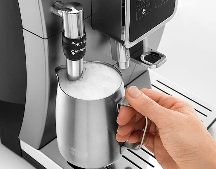 frothing milk with delonghi dinamica ecam35025sb frothing-milk-with-delonghi-dinamica-ecam35025sb-2965337