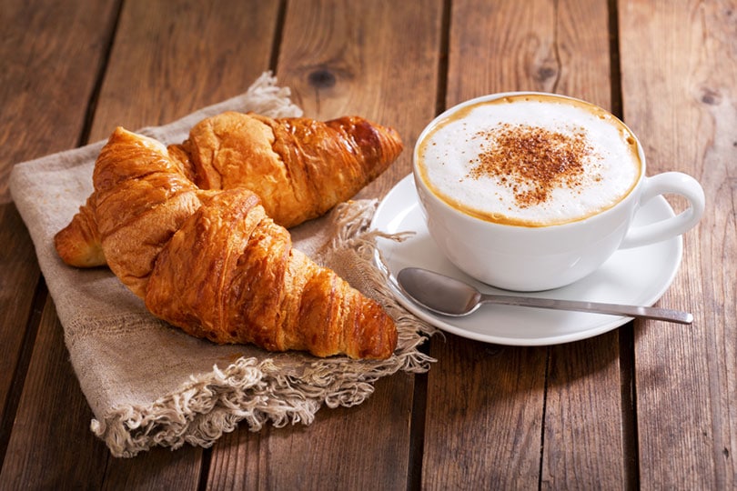 What to Eat With Coffee in the Morning: 10 Great Ideas