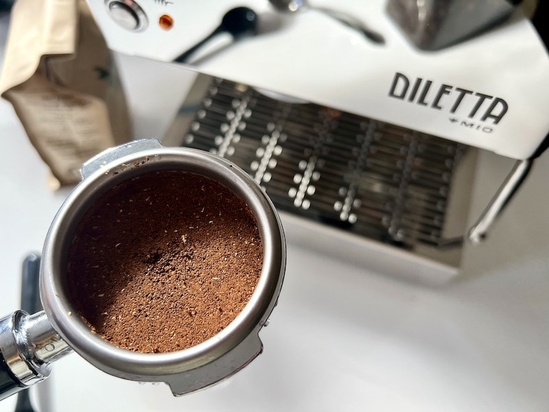 Diletta Mio packed portafilter ready to brew